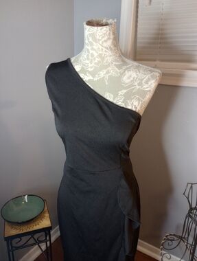 Elegant One-Shoulder Black Evening Dress